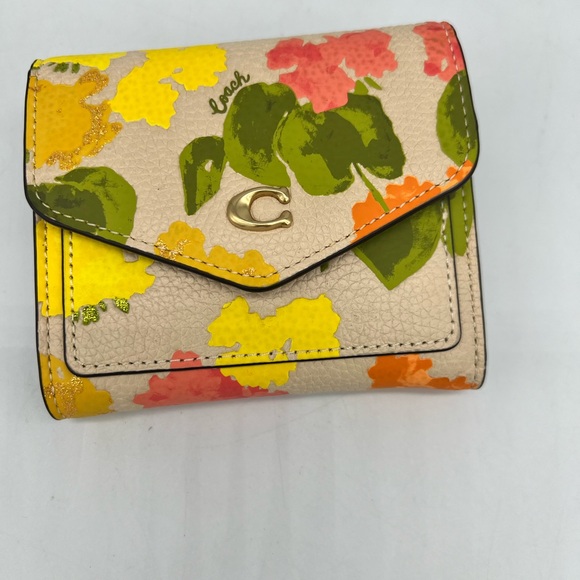 Coach Wyn Small Wallet With Floral Print - Picture 1 of 8